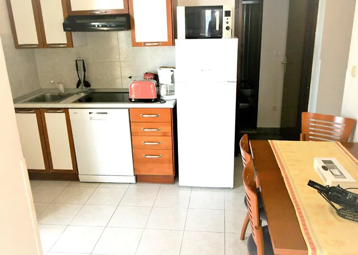 Apartament In Mit Schoenem Garten By Interhome