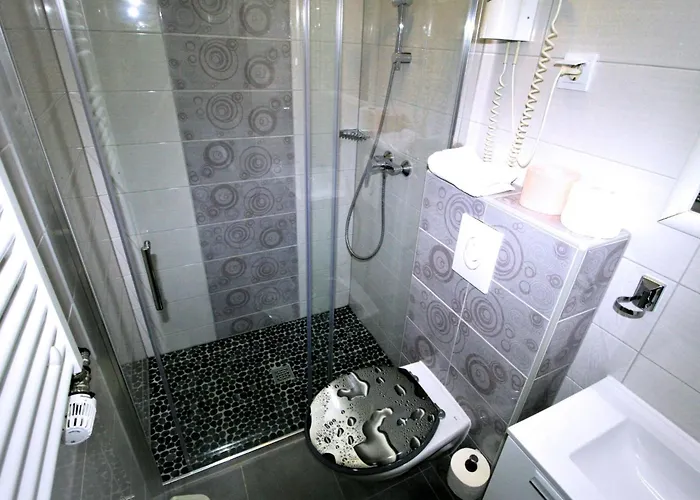 In Mit Schoenem Garten By Interhome *