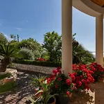 In Mit Schoenem Garten By Interhome