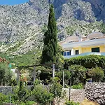 In Mit Schoenem Garten By Interhome