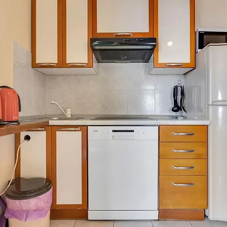 Appartement In Mit Schoenem Garten By Interhome *