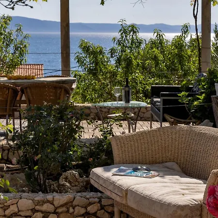 In Mit Schoenem Garten By Interhome *