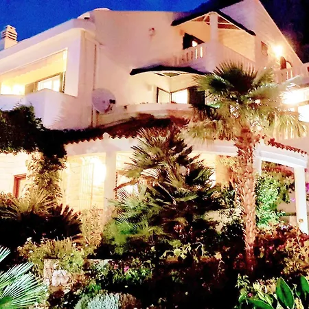 In Mit Schoenem Garten By Interhome Appartement Drasnice