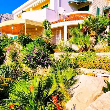Apartman In Mit Schoenem Garten By Interhome *