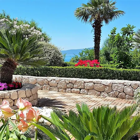 In Mit Schoenem Garten By Interhome Appartement *