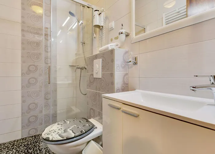 Apartment In Mit Schoenem Garten By Interhome Drašnice